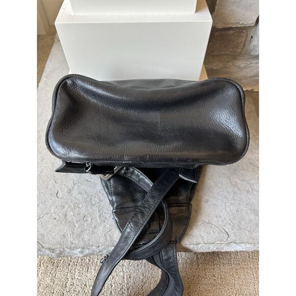 Tignanello Leather Sling Backpack Black Pocket Travel Minimal Festival - Picture 8 of 10